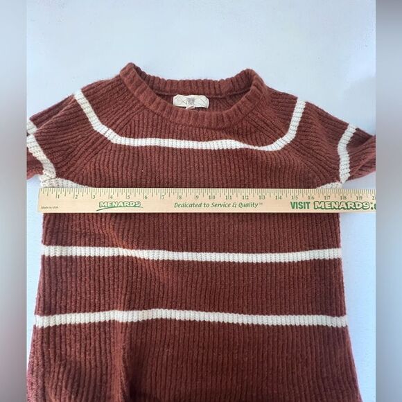 PINQUE Lily Cropped Scallop Sweater - Picture 3 of 8